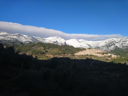 a mountain range with snow covered mountains in the background at Cal Vientos in Paúls