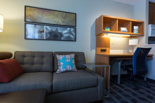 a living room with a couch and a desk at TownePlace Suites by Marriott Sunnyvale Silicon Valley in Sunnyvale