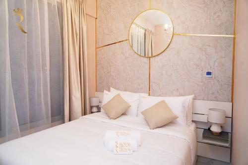 Postel nebo postele na pokoji v ubytování 2BR SkyHome at Jade Masdar City