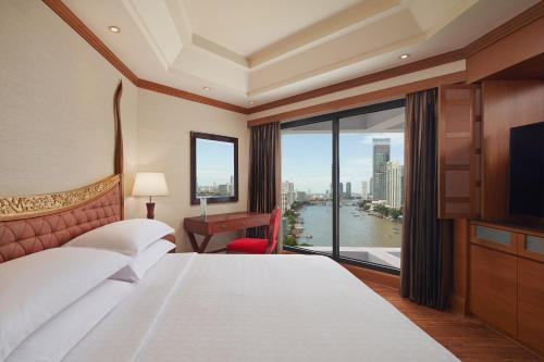 Ένα ή περισσότερα κρεβάτια σε δωμάτιο στο Royal Orchid Sheraton Riverside Hotel Bangkok