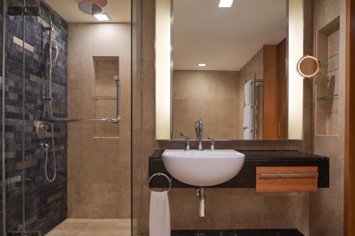 Ένα μπάνιο στο Royal Orchid Sheraton Riverside Hotel Bangkok