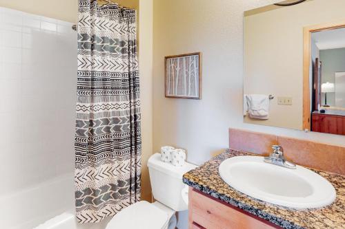 Big Bear Palace – Photos 2