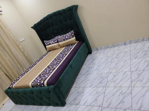 Кровать или кровати в номере Three bedroom duplex near RCCG redemption camp
