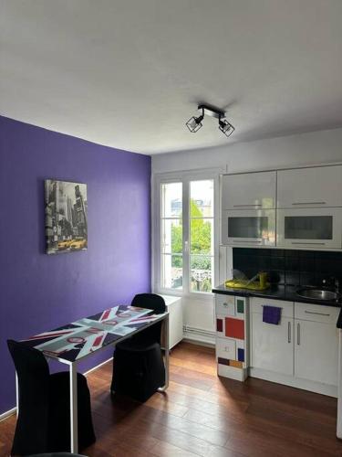 Кухня или кухненски бокс в L’Escale: Appartement complet