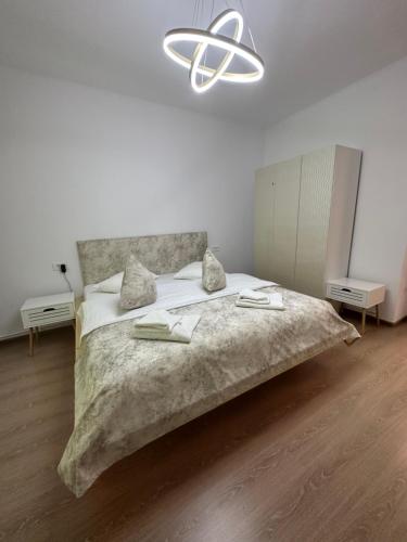 Ένα ή περισσότερα κρεβάτια σε δωμάτιο στο Agi’s Apartment Predeal