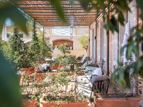 a courtyard with plants and benches in a building at Paradis Pietrasanta in Pietrasanta