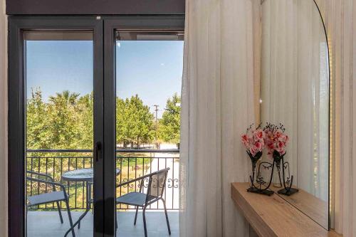 Balkón nebo terasa v ubytování Fragkos Doukas Rooms