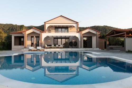 Epavli Alexandros Luxury Villa