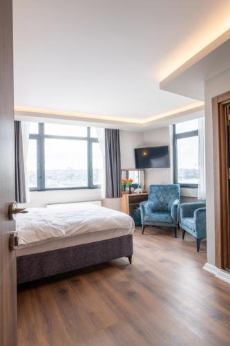 a bedroom with a bed and a couch and a chair at Han Residence Haliç in Istanbul