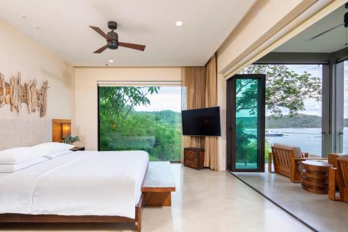 Postel nebo postele na pokoji v ubytování Andaz Peninsula Papagayo Resort, Costa Rica, by Hyatt