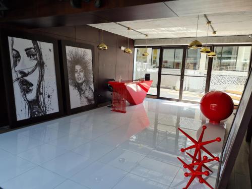 a room with a table and some pictures on the wall at Encanto Cayala, Acogedor y Moderno apartamento en Cayala con Aire Acondicionado in Guatemala