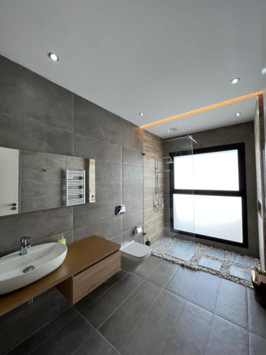 a large bathroom with a sink and a shower at Villa de luxe sans vis-à-vis à 2 min de la plage in Djerba