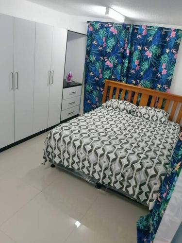 Llit o llits en una habitació de Barrett Accommodation Apartment