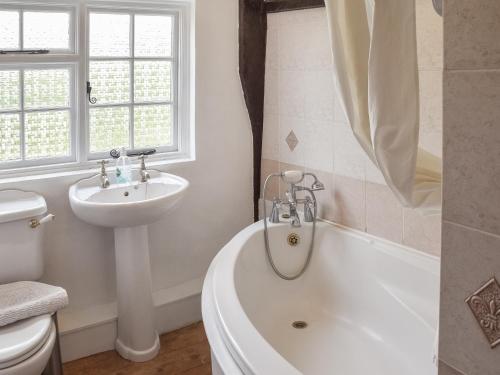 A bathroom at Grove Cottage