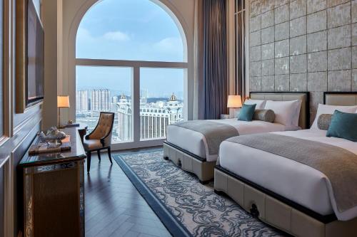 Postel nebo postele na pokoji v ubytování The Ritz-Carlton, Macau