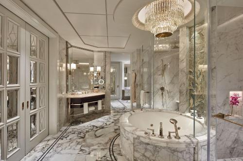 Koupelna v ubytování The Ritz-Carlton, Macau