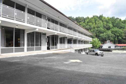 a parking lot in front of a large building at Timber Ridge Lodge Gatlinburg in Gatlinburg