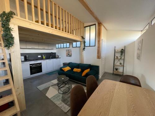 Kuchyň nebo kuchyňský kout v ubytování Loft avec jacuzzi et terrasse privés
