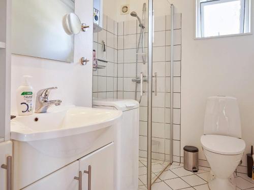 a bathroom with a toilet and a sink and a shower at Seaside Bliss in Sandkas - By Traum Ferienwohnungen in Allinge