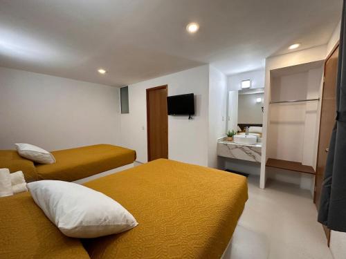 Giường trong phòng chung tại Hotel Quinta Luna Zacatlán