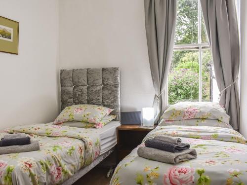 a bedroom with two twin beds and a window at The Nook in Bishop Auckland