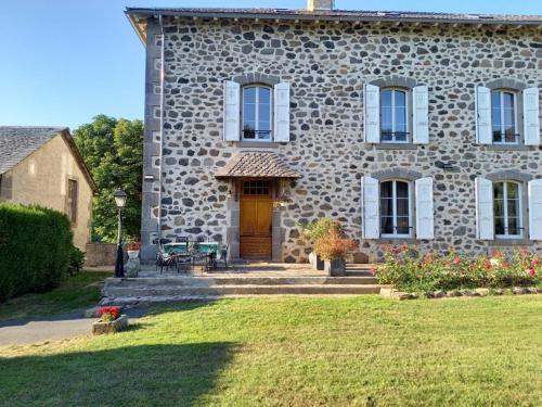 Gîte Jussac, 3 pièces, 4 personnes - FR-1-742-52