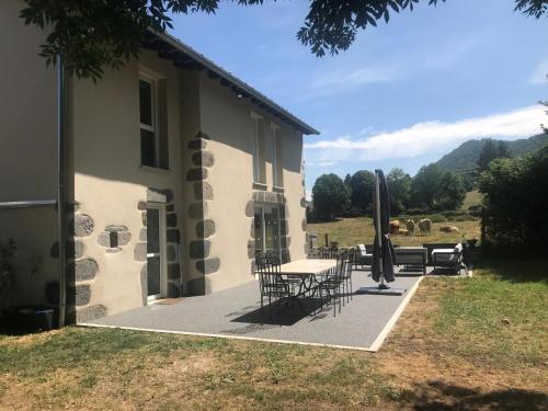 Gîte Jussac, 4 pièces, 8 personnes - FR-1-742-299