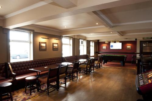 Lounge alebo bar v ubytovaní The Crown Inn
