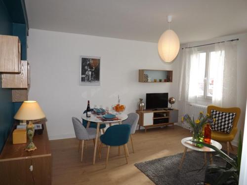 Gallery image of Appartement Aurillac, 2 pièces, 2 personnes - FR-1-742-389 in Aurillac