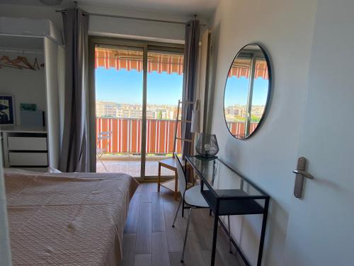 Appartement Juan-Les-Pins, 4 pieces, 80m2, Residence Luxe Piscine Tennis