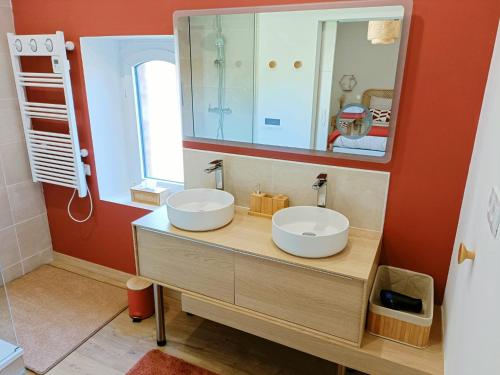 a bathroom with two sinks and a mirror at Chez Lucy&Nico in Verfeil