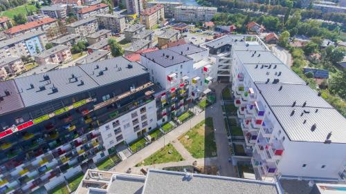 eine Luftansicht einer Stadt mit Gebäuden in der Unterkunft Makovi Flat in Zenica