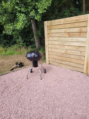 Kemudahan BBQ tersedia untuk tetamu di rumah percutian