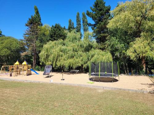 Taman di luar Gite 6/8 personnes tout confort