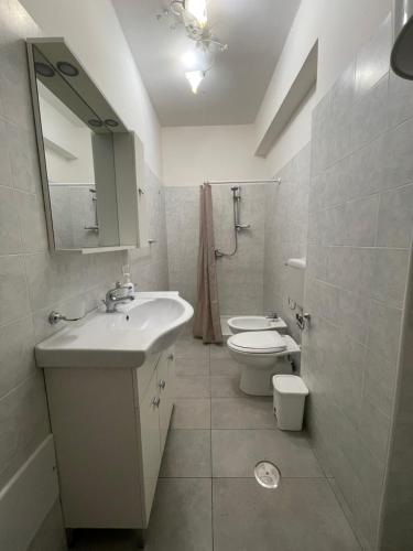 Ένα μπάνιο στο Zangaro Apartment