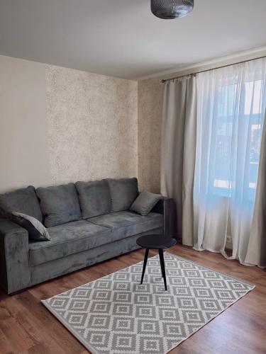 a living room with a couch and a table at Mo&Ko Snelli Apart - Self Check-in - 5 min from Old Town in Tallinn
