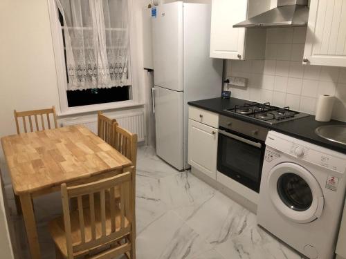 Kuchyň nebo kuchyňský kout v ubytování East london 2 bedroom apartment
