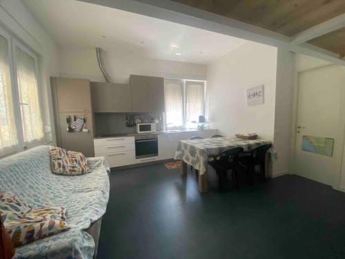 Η κουζίνα ή μικρή κουζίνα στο Shelley’s Home