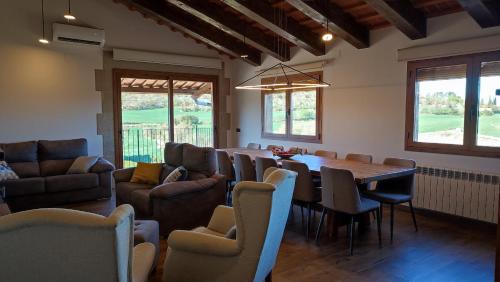 a dining room with a table and chairs at Cal Ros in Calonge de Segarra