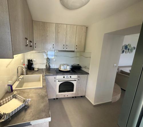 Cucina o angolo cottura di Maroudio's Villa