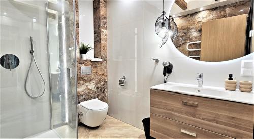 Un baño de VIP APARTAMENTY Chałubińskiego APART