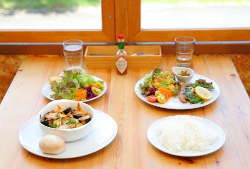 アパートメントの敷地内または近くでの食事または食べ物
