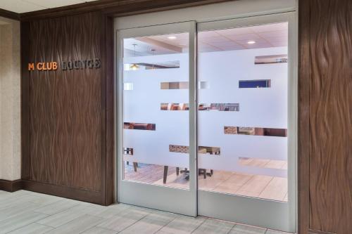 a sliding glass door in a lobby with a table at Austin Marriott North in Round Rock