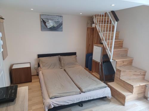 Loft House Budapestにあるベッド
