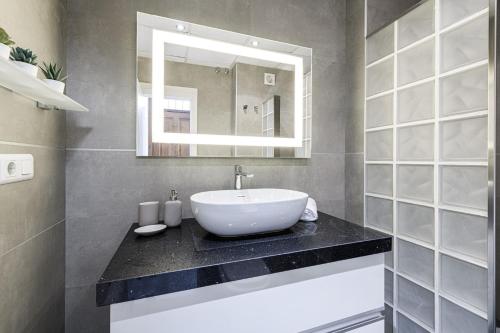 Koupelna v ubytování Pozos Dulces Penthouse in Malaga by Solaga Holiday Homes