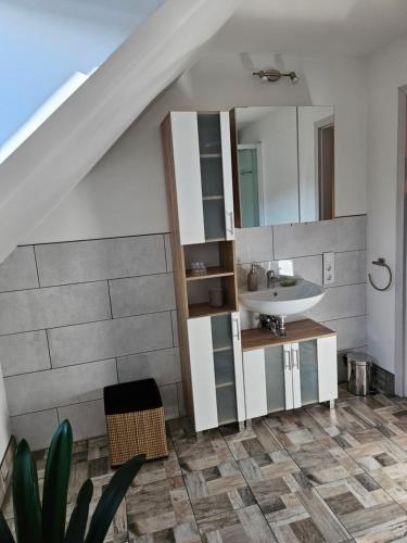 a bathroom with a sink and a mirror at Casa Rares in Wintrich