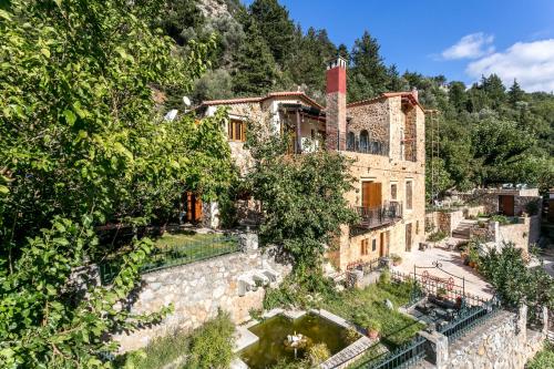 Ifigenia Lux MAISONETTE in oldtown and Villas in theriso vilage 14 km outside of chania