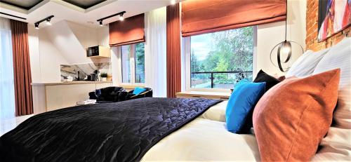 Cama o camas de una habitación en VIP APARTAMENTY Chałubińskiego APART