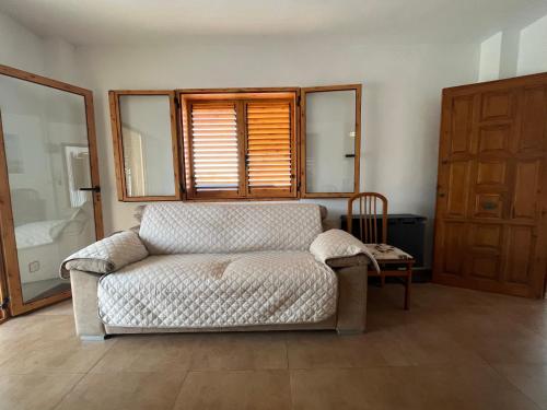 a living room with a couch and a window at Apartamento en Puerto de Mazarrón zona El Alamillo in Mazarrón