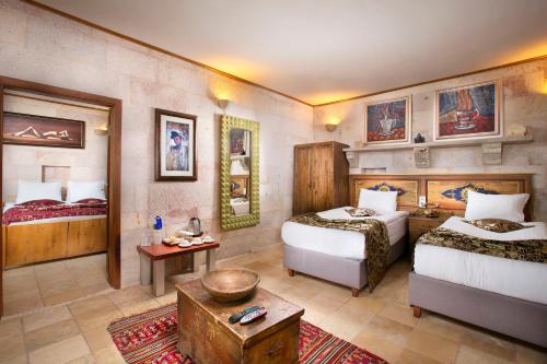 Кровать или кровати в номере Cappadocia Fairy Chimneys Selfie Cave Hotels - Special Class